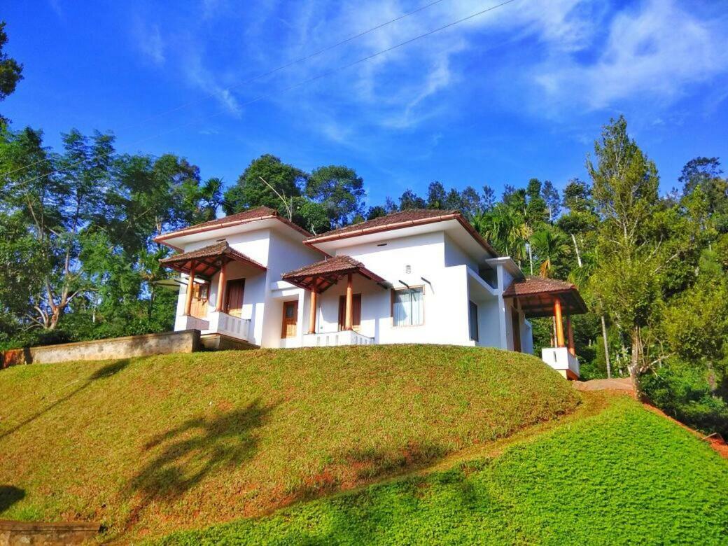 Pristine Hills Villa Meppādi Eksteriør billede
